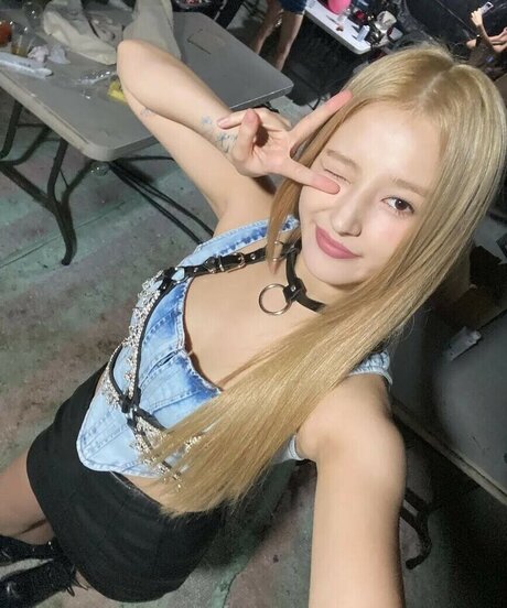 Nancy Momoland model porn images