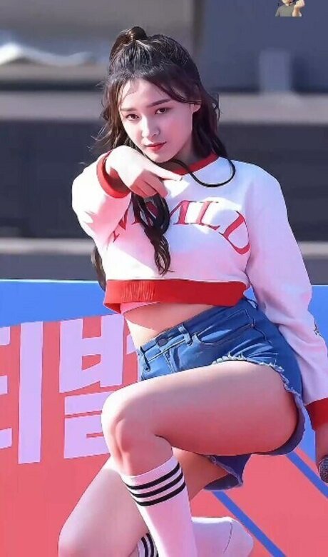Nancy Momoland model porn image