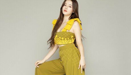 Nancy Momoland star naked images