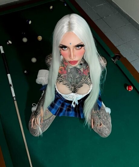 Divinajuventu star pretty pic