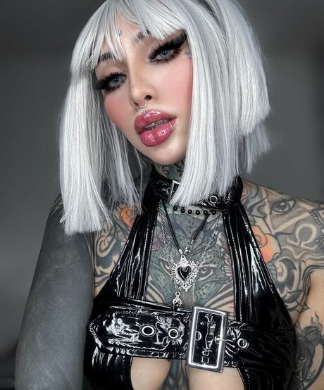 Divinajuventu naked model galleries