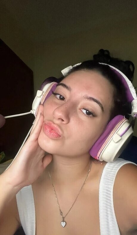 Vtzadaax nude model image