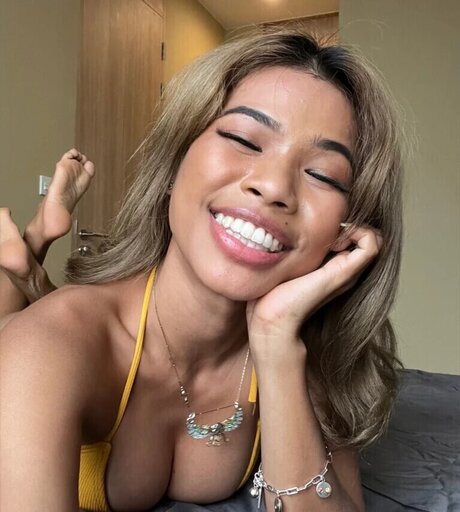 Lilly Lynn free pornstar pics