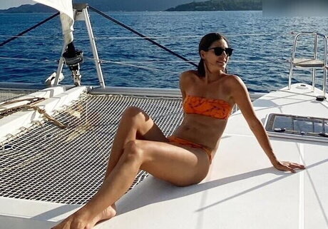 Funda Vanroy perfect model pictures