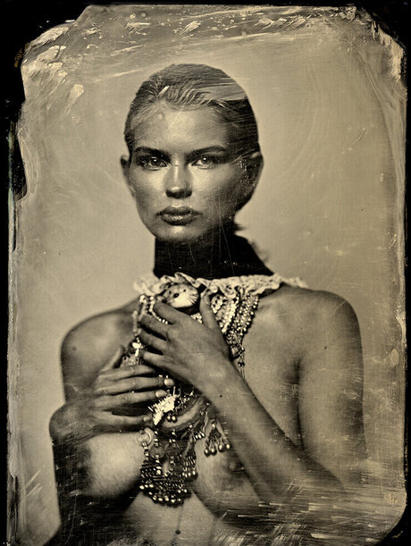 Julia__Logan naked actress pictures