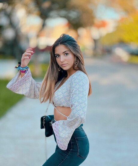 Mia Gomes model free img