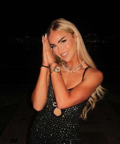 Alisha Lehmann model pic