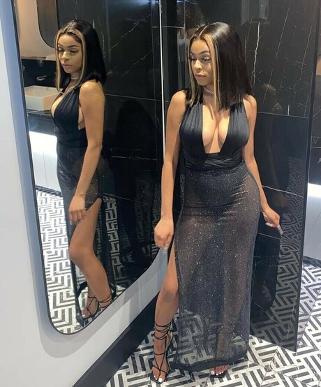 Littlejoiceee beautiful model image