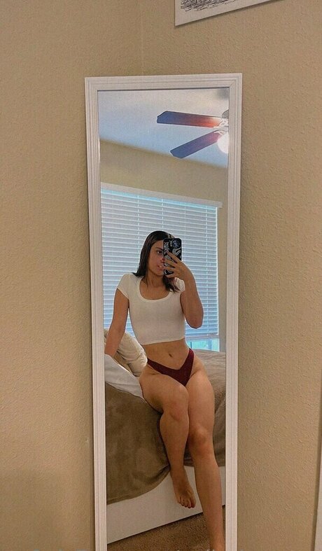 Nelly Becmac perfect model image