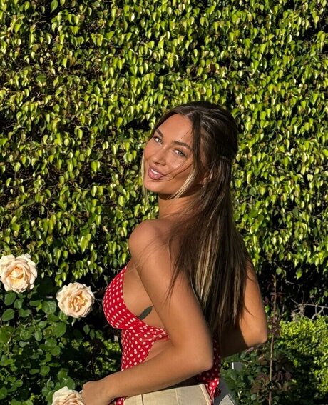 Taylor Morland model sexy pics