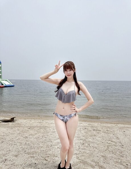 Rea Momosato pornstar erotic photos