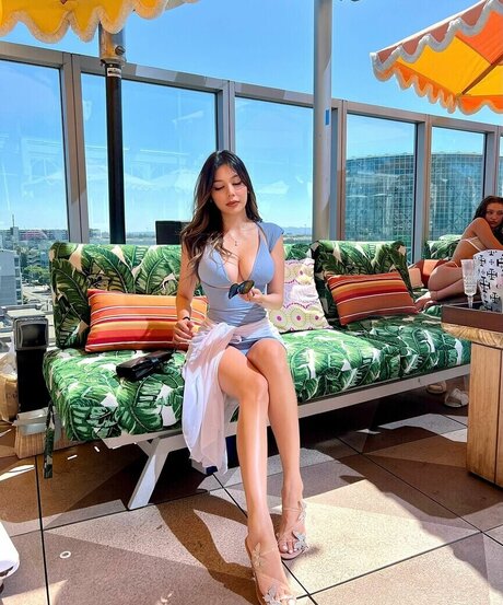 itshellovee porn model image