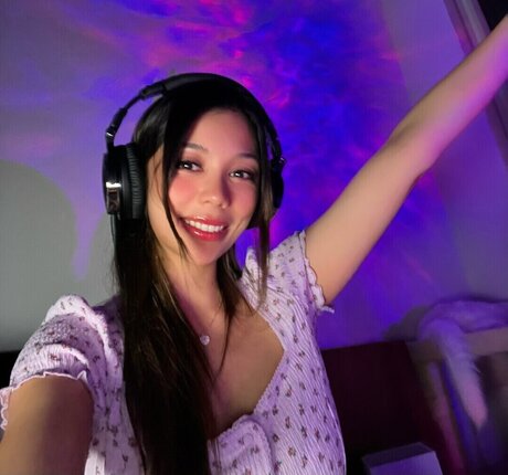 itshellovee erotic pornstar archive