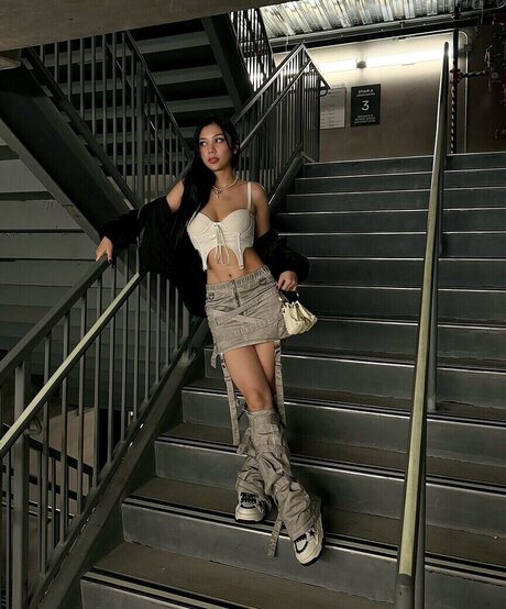 itshellovee hot model image