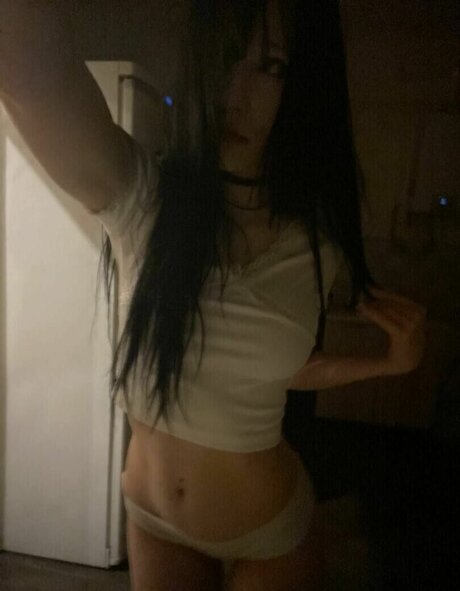 skinny babe onlyfans top img