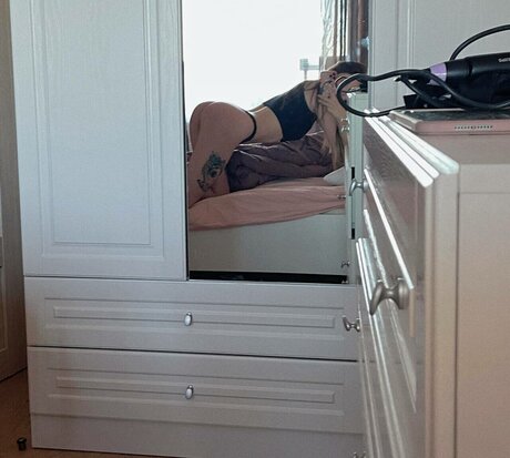 leonesan model nude image