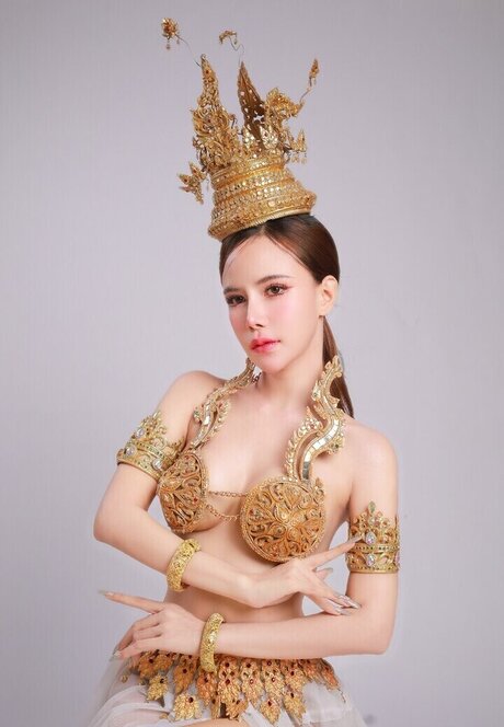 Cream Chabodee model exclusive image