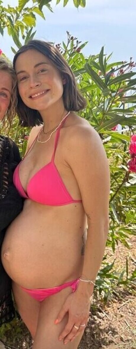 Jennifer Lange star sexy pic