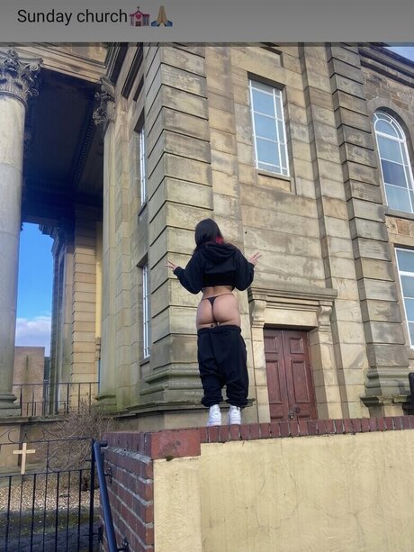 Itsravenriley pretty model image