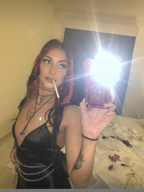 Itsravenriley model sexy photos