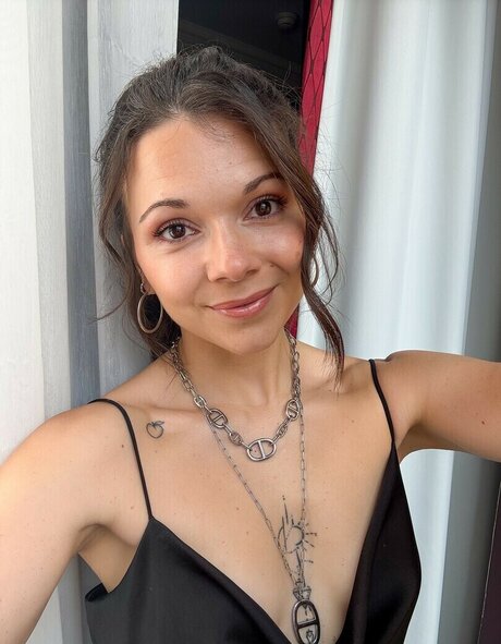 Juju Fitcats model best pic