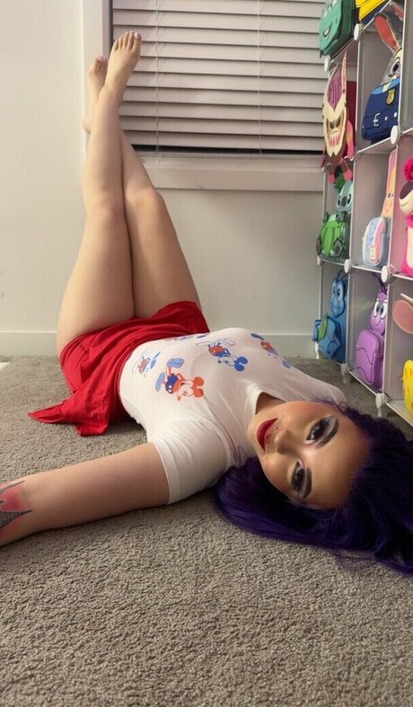 Mary Liven star art pics