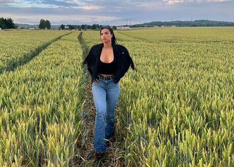 Ziyartist top model pictures