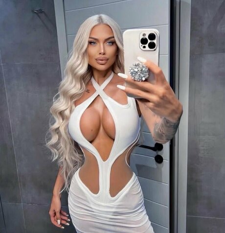 Adina Tatiana sexy star picture