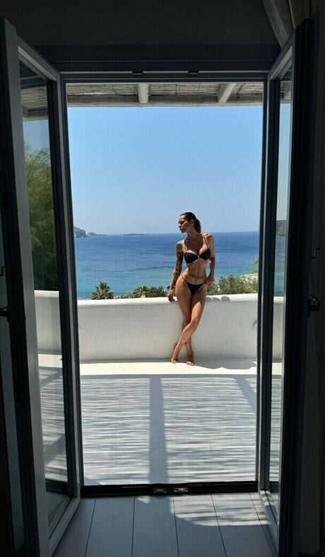 Deborah De Luca pretty model pictures