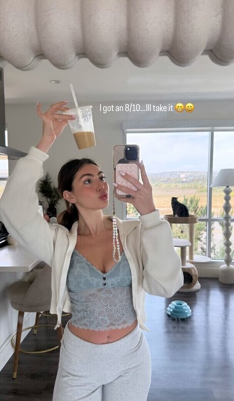 Sara Hesri model nude pics