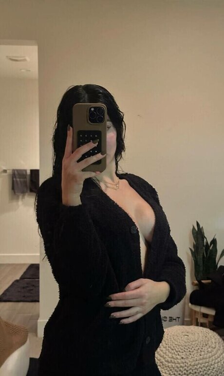 Sara Hesri pornstar hot image