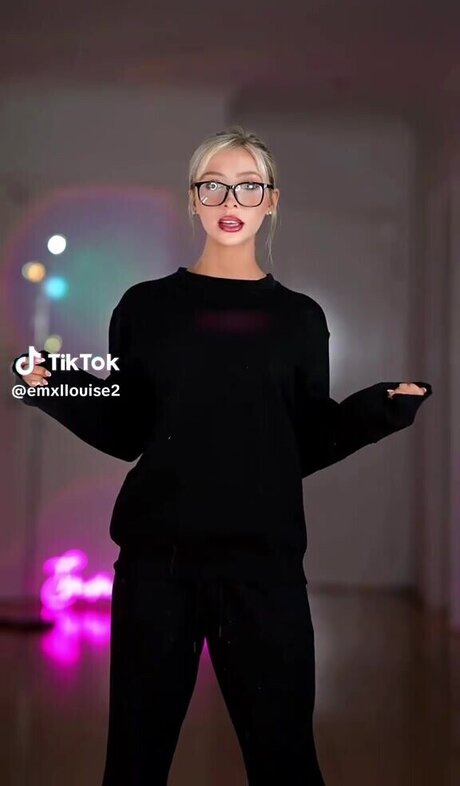 Emma Xlouise model erotic picture