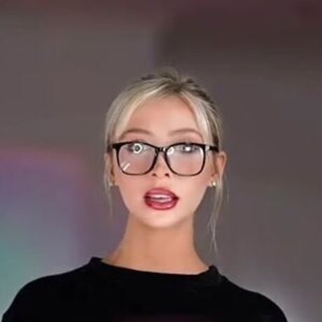 Emma Xlouise pretty actress image