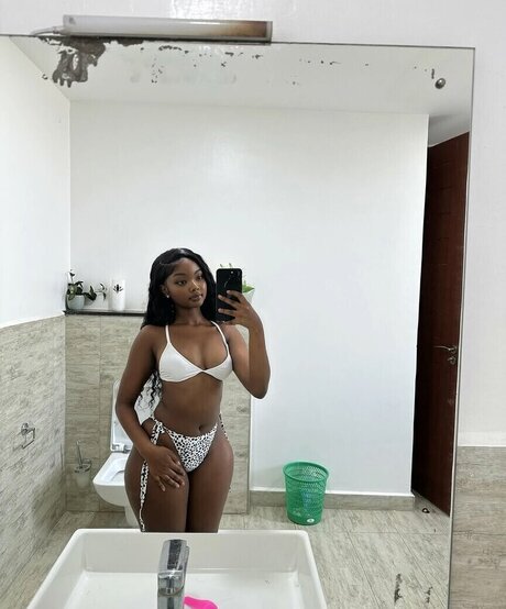 African Booty Meat naked model pics