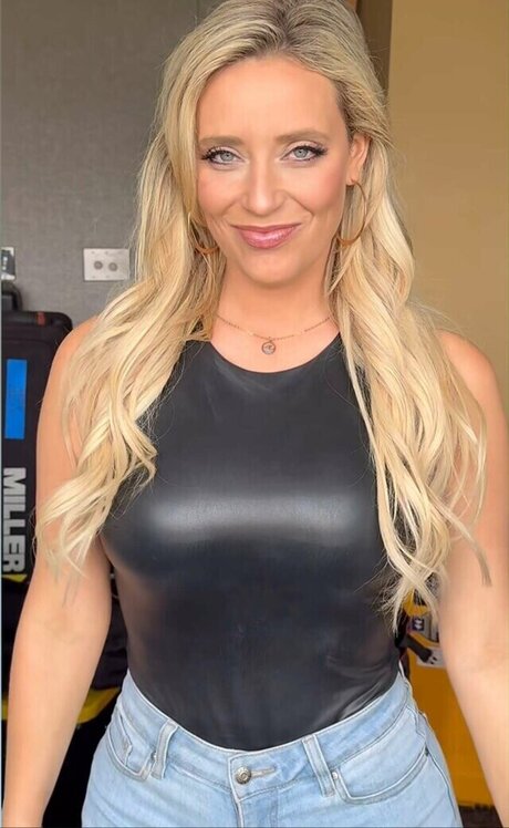 Tricia Whitaker model pretty pics