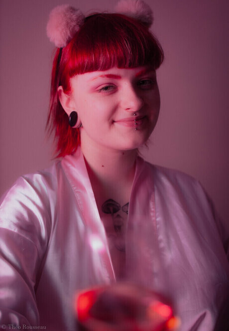 _Mym A radia naked star photo