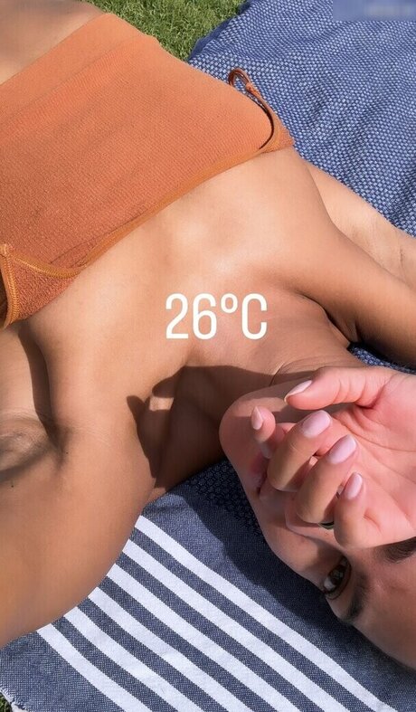 Lou Llobell model pretty pics