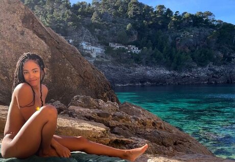 Lou Llobell model free galleries