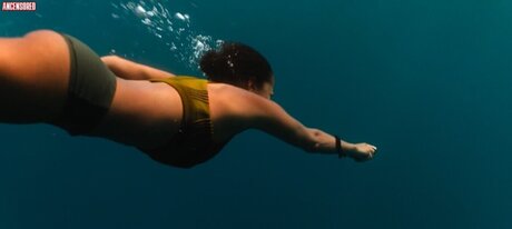 Lou Llobell free actress pics