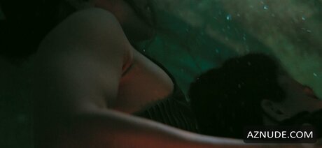 Lou Llobell model high quality images