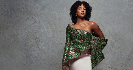 Lou Llobell pretty star photos