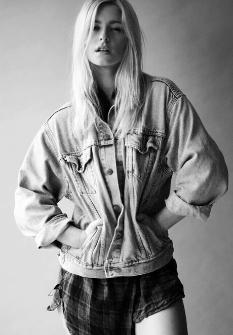 Jess Davies beautiful model pic