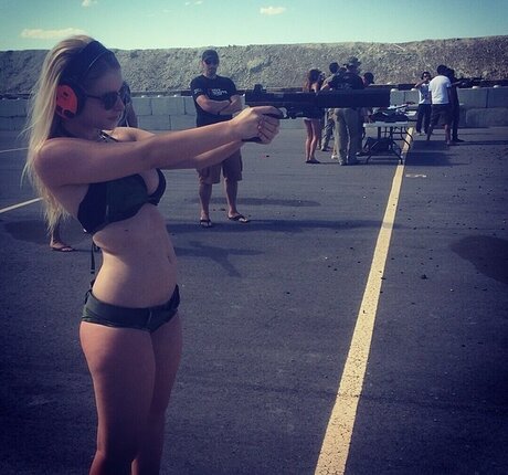 Jess Davies pornstar img