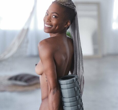 TrueNakedYoga pornstar top pic