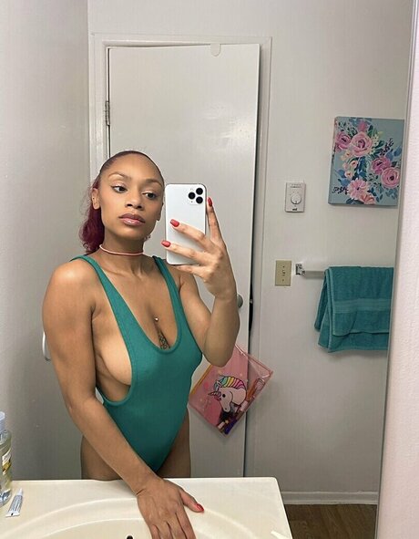 Tpnaomi erotic actress galleries