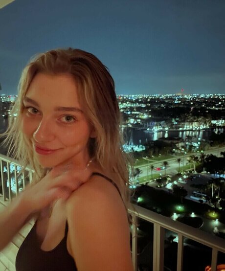 Nursevirg model hot photo