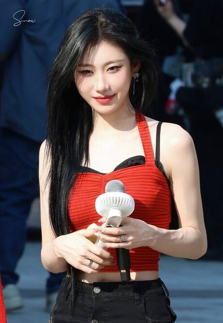 Chaeryeong star art photos