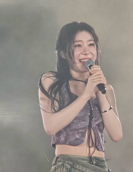 Chaeryeong hot star pic