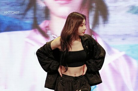 Chaeryeong model hot picture