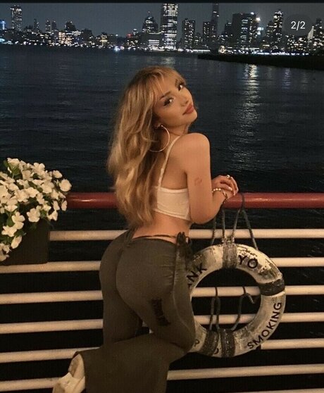 V QX exclusive model images